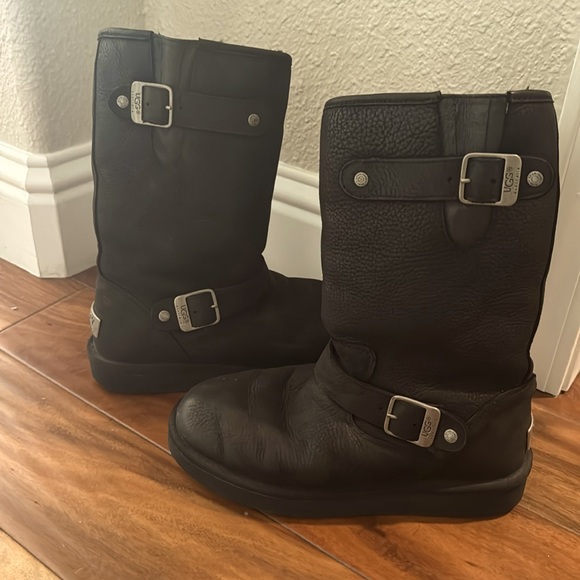 Womens Ugg suede/leather boots. Black size 7 - Picture 1 of 3